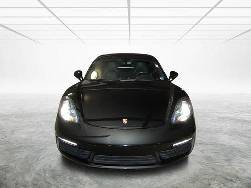 Photo 2 of 25 of 2019 Porsche 718 Cayman Base