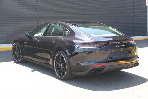 2023 Porsche Panamera E-Hybrid 4