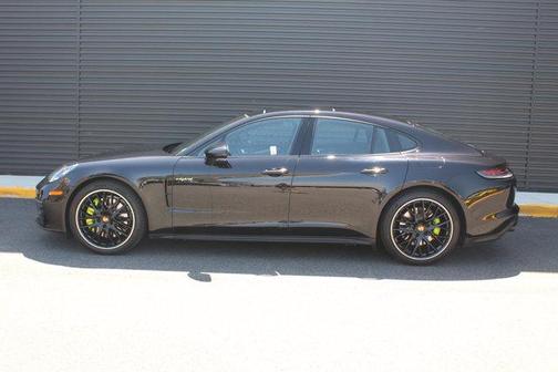 2023 Porsche Panamera E-Hybrid 4