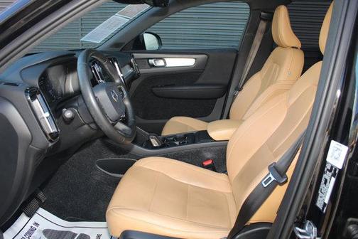2020 Volvo XC40 T5 Momentum