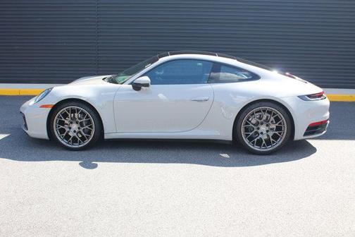 2021 Porsche 911 Carrera