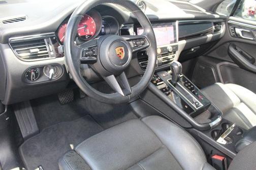 2022 Porsche Macan Base