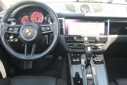 2022 Porsche Macan Base