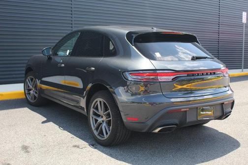2022 Porsche Macan Base