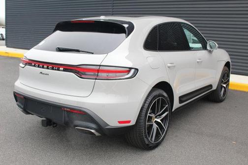 2025 Porsche Macan Base