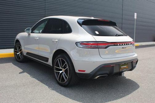 2025 Porsche Macan Base