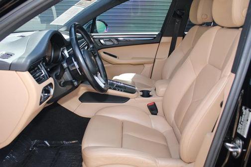 2021 Porsche Macan Base