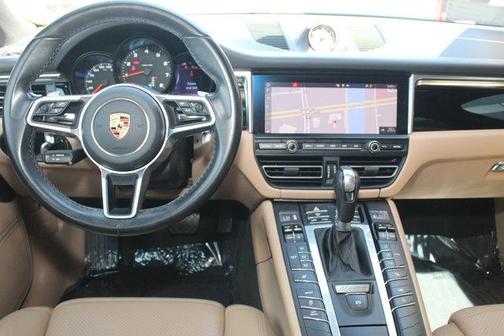 2021 Porsche Macan Base