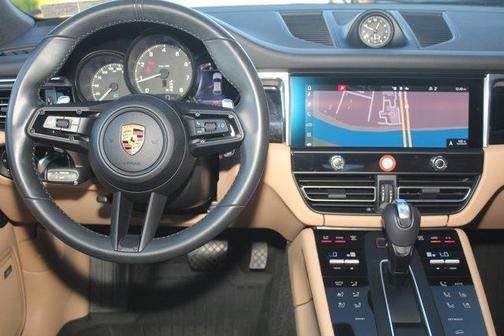2022 Porsche Macan AWD