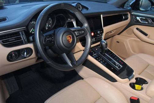 2022 Porsche Macan AWD