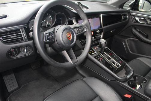 2025 Porsche Macan AWD