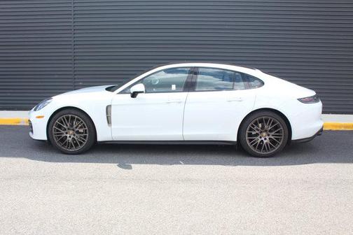 2022 Porsche Panamera 4 Platinum Edition