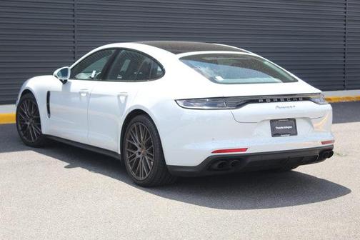 2022 Porsche Panamera 4 Platinum Edition
