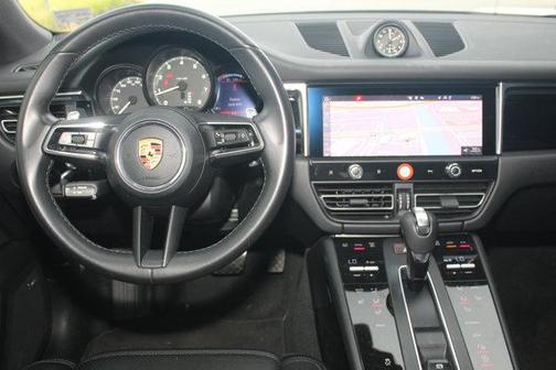 2022 Porsche Macan AWD
