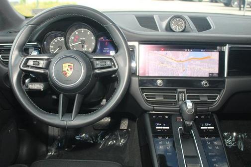 2022 Porsche Macan AWD