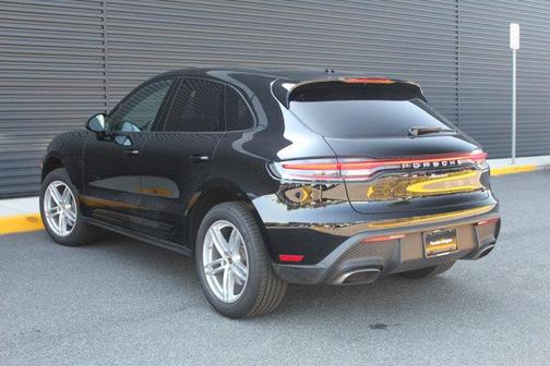 2025 Porsche Macan AWD
