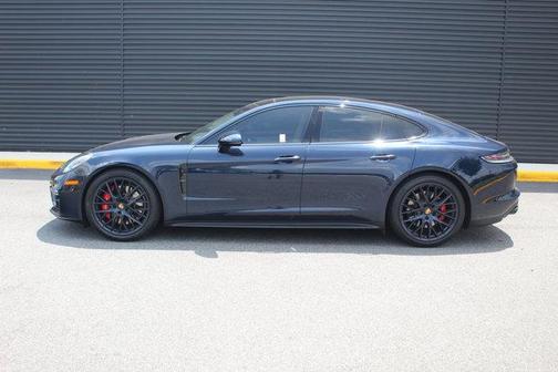 2022 Porsche Panamera GTS