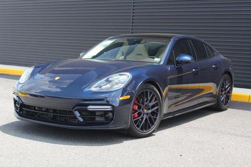 2022 Porsche Panamera GTS