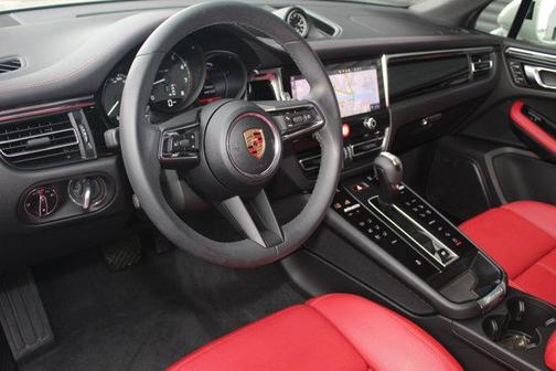 2025 Porsche Macan AWD