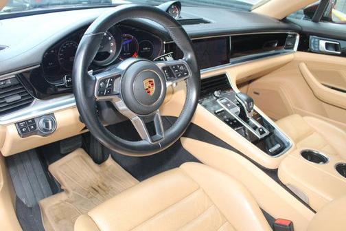 2018 Porsche Panamera 4