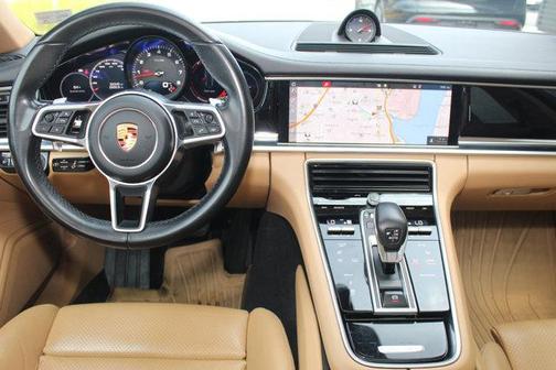2018 Porsche Panamera 4