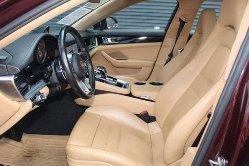 2018 Porsche Panamera 4