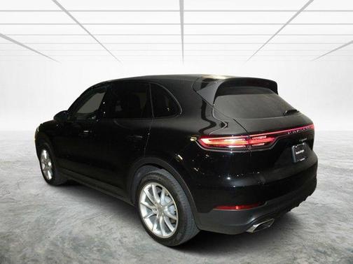Photo 5 of 32 of 2021 Porsche Cayenne Base