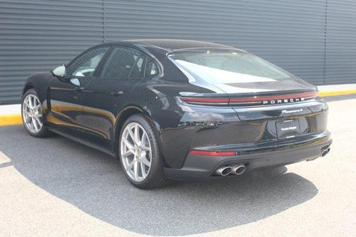 2025 Porsche Panamera 4