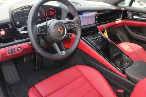 2025 Porsche Panamera 4