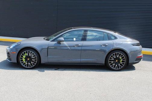 2025 Porsche Panamera 4