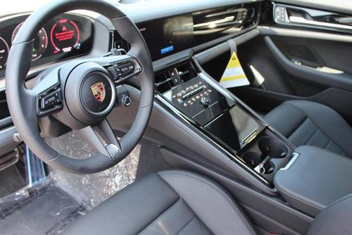 2025 Porsche Panamera 4