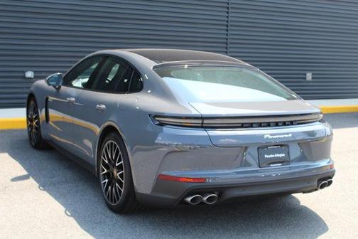 2025 Porsche Panamera 4