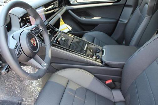 2025 Porsche Panamera 4