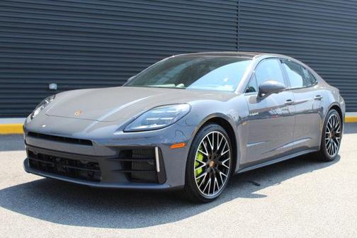 2025 Porsche Panamera 4