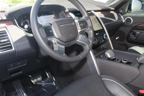 2024 Land Rover Discovery P300 Dynamic SE