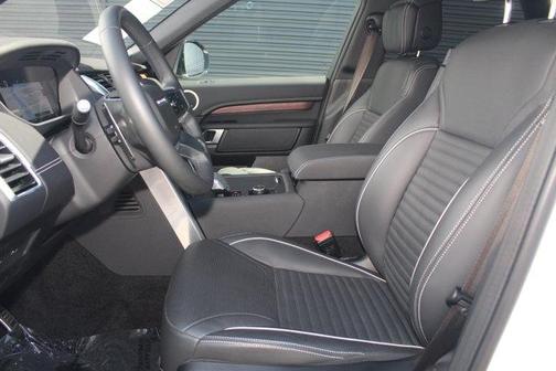 2024 Land Rover Discovery P300 Dynamic SE