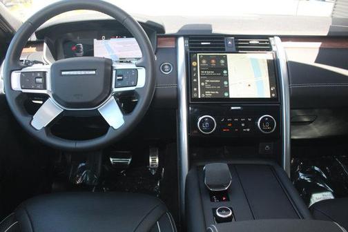 2024 Land Rover Discovery P300 Dynamic SE