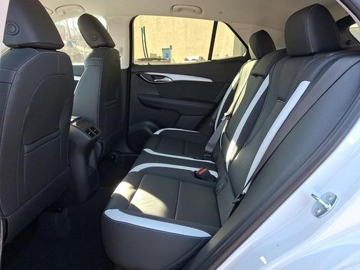 Iridescent White Tricoat - GEP 2026 Buick Envision Sport Touring AWD