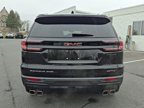 2025 GMC Acadia AWD AT4