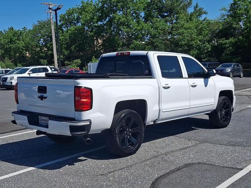 Summit White 2017 Chevrolet Silverado 1500 2LT