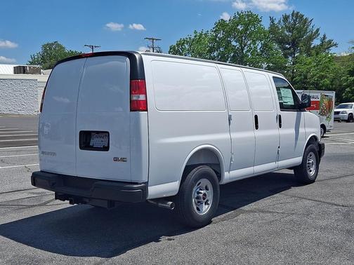 Summit White - GAZ 2026 GMC Savana 2500 Work Van