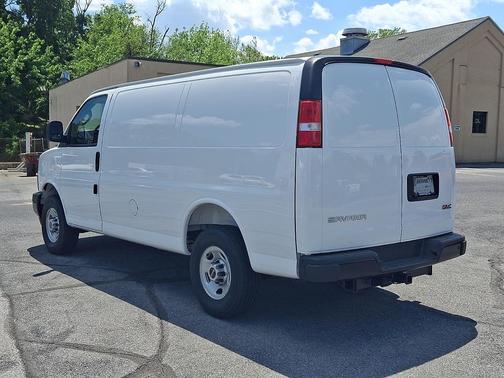 Summit White - GAZ 2026 GMC Savana 2500 Work Van