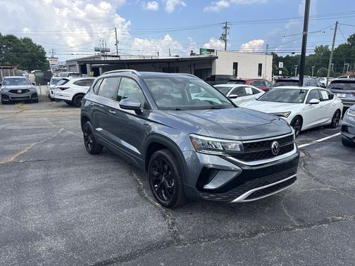 Platinum Gray Metallic 2022 Volkswagen Taos SE