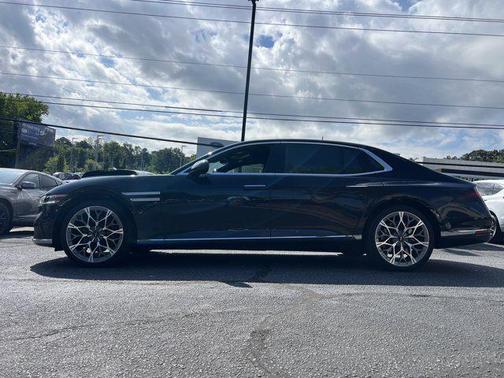Vik Black 2023 Genesis G90 e-SC