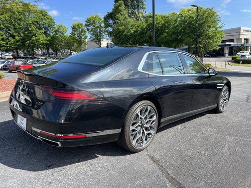 Vik Black 2023 Genesis G90 e-SC