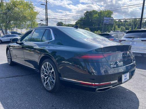 Vik Black 2023 Genesis G90 e-SC