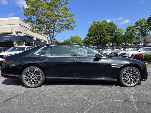 Vik Black 2023 Genesis G90 e-SC