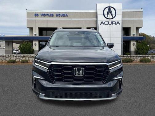 Crystal Black Pearl 2023 Honda Pilot Touring 8-Passenger