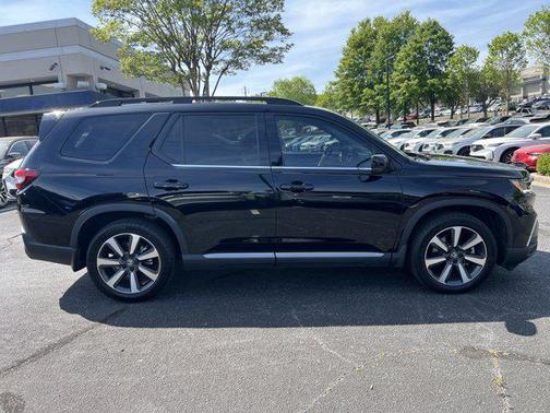 Crystal Black Pearl 2023 Honda Pilot Touring 8-Passenger
