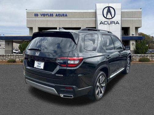Crystal Black Pearl 2023 Honda Pilot Touring 8-Passenger